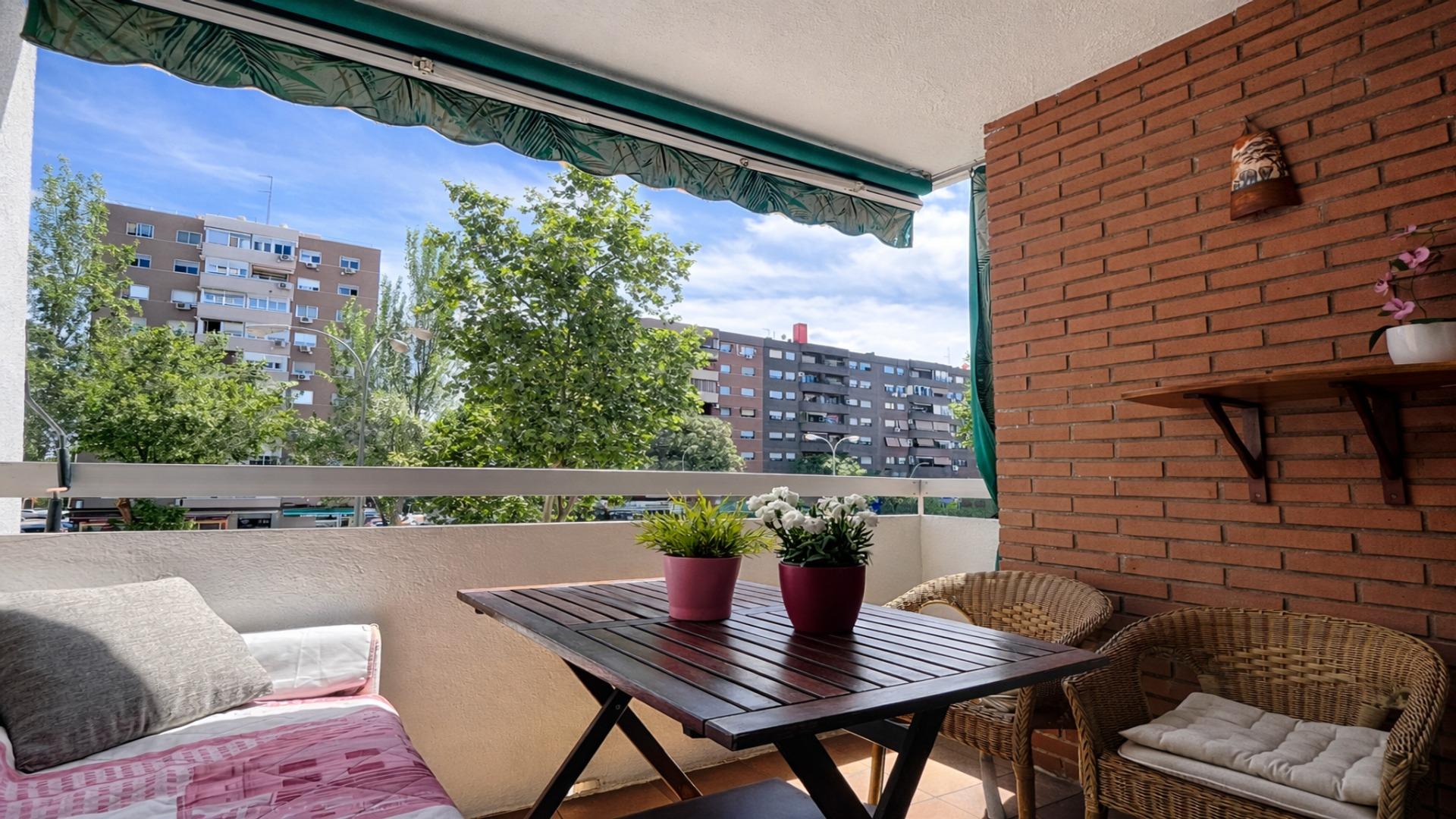 Luz, terraza y piscina en Lorea 2 (Fuenlabrada) - lista para entrar a vivir