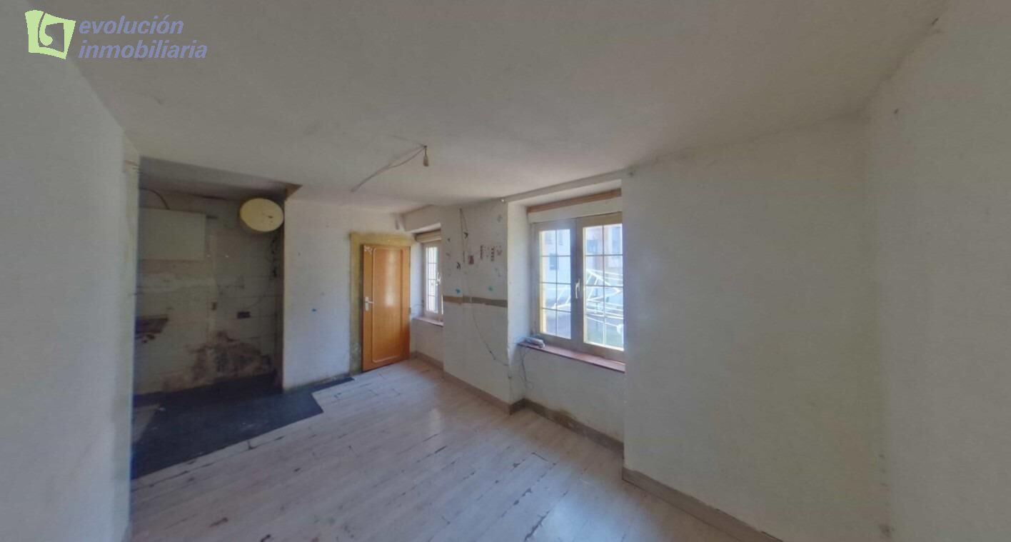Oportunidad Única en San Agustín-Parque Europa: Piso para Reformar a un Precio Inmejorable. Burgos