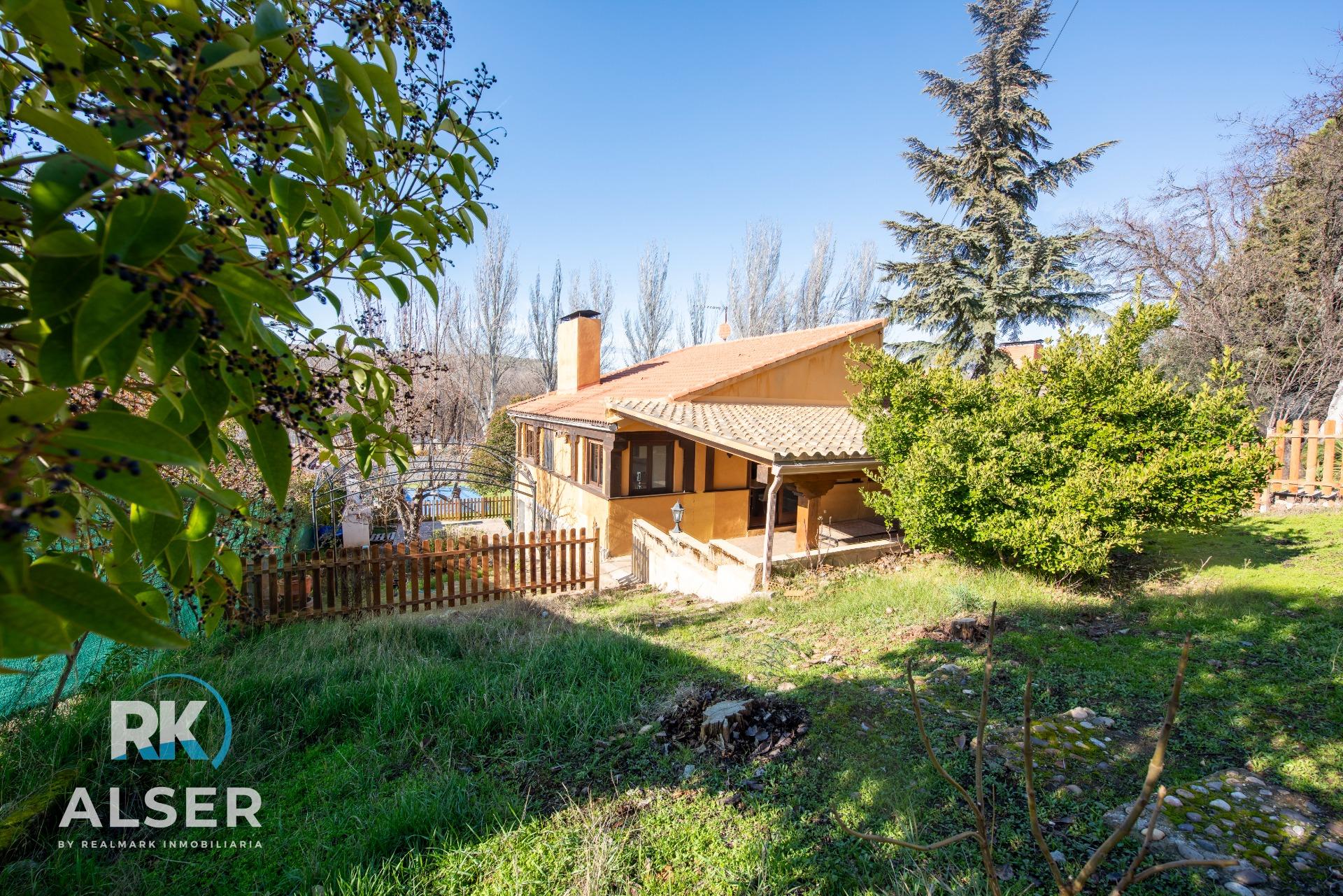 🏡 Chalet independiente para vivir y soñar en Urbanización Caraquiz (Uceda – Guadalajara) 🌳