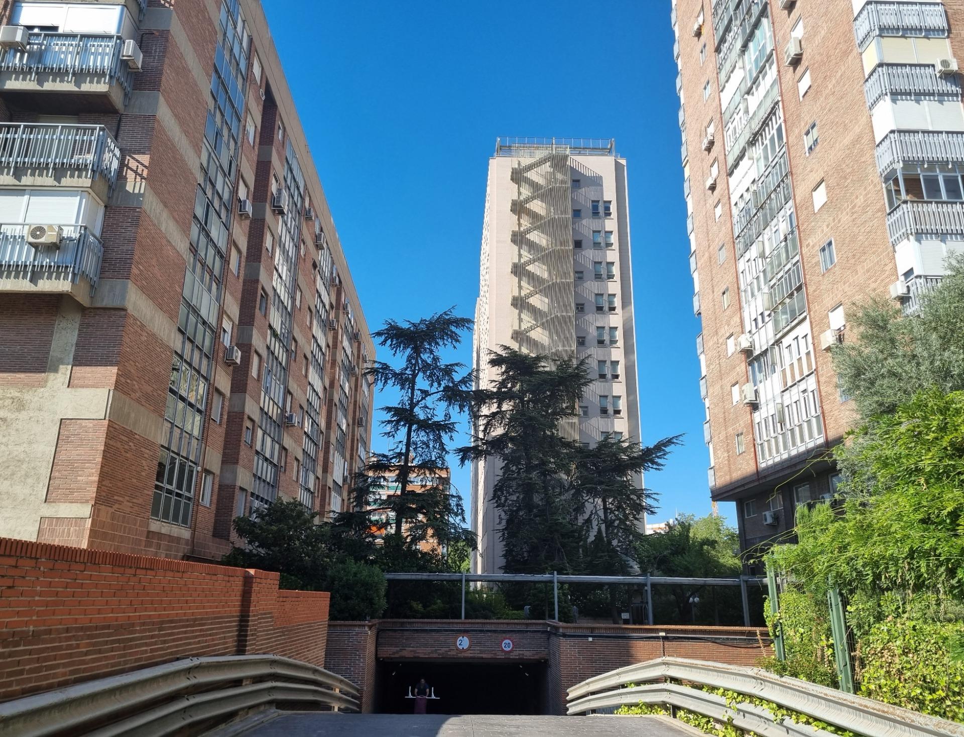 Plaza para coche grande