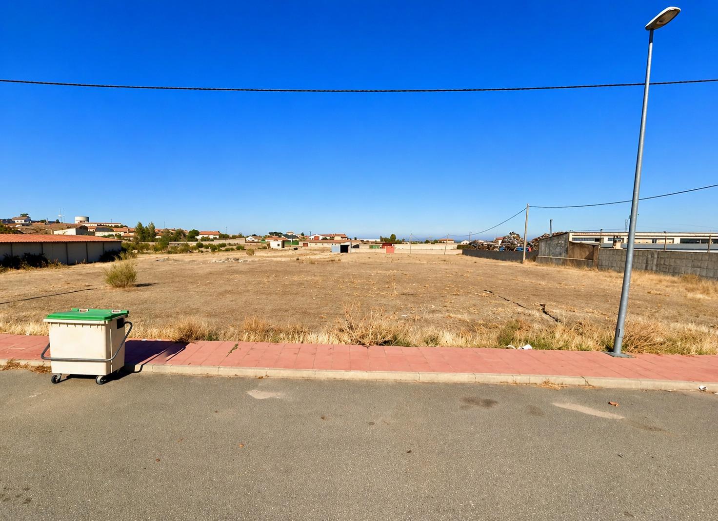 Terreno Urbano en Bernardos: ¡Tu Refugio Ideal!