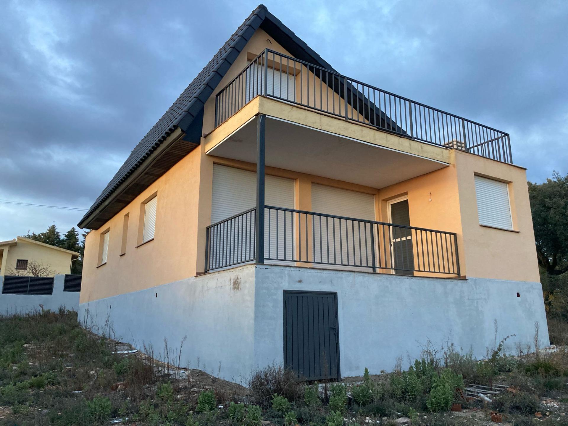 Chalet independiente a estrenar de obra nueva con vistas