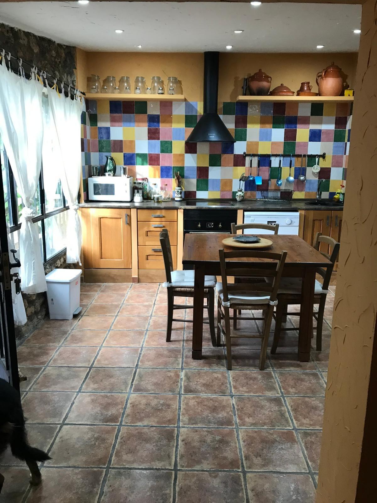 CHALET DE PIEDRA, EN DOS PLANTAS, CON PARCELA DE 5.000M2, CON GRANDES VISTAS Y EL MAS CERCANO AL LAGO.