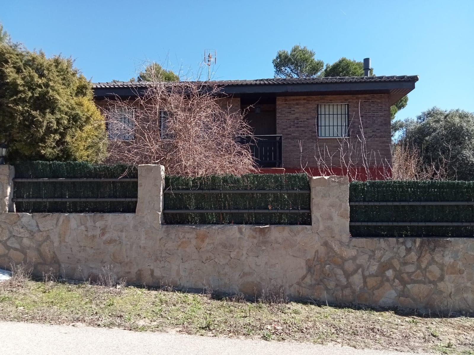 Chalet independiente sobre una parcela llana de 796 m²