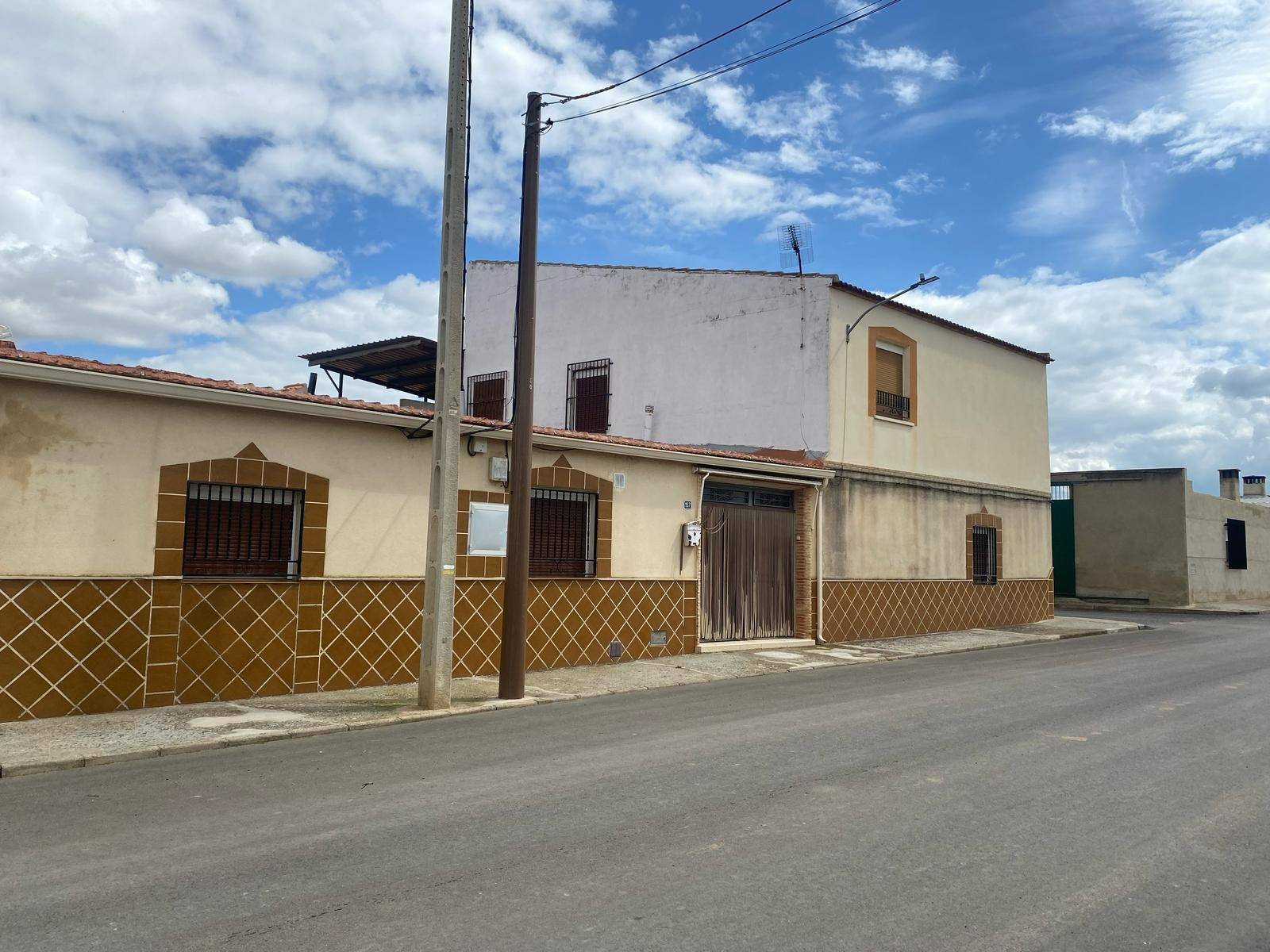 SE VENDE CASA EN LA ZONA DE CALZADA DE CALATRAVA