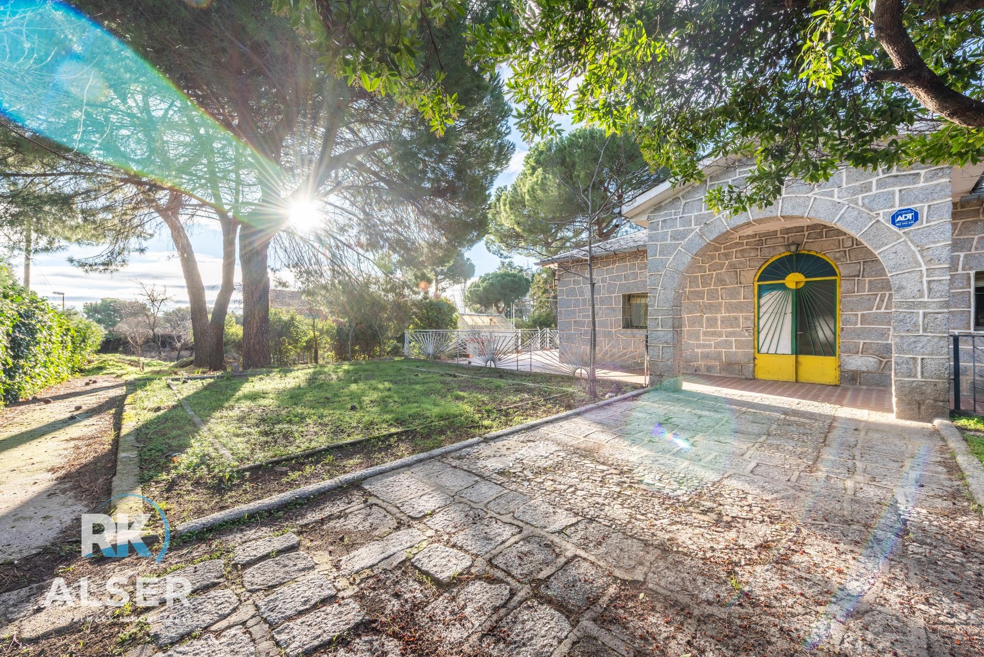 Chalet independiente con gran parcela, piscina privada y vistas a la sierra – Galapagar