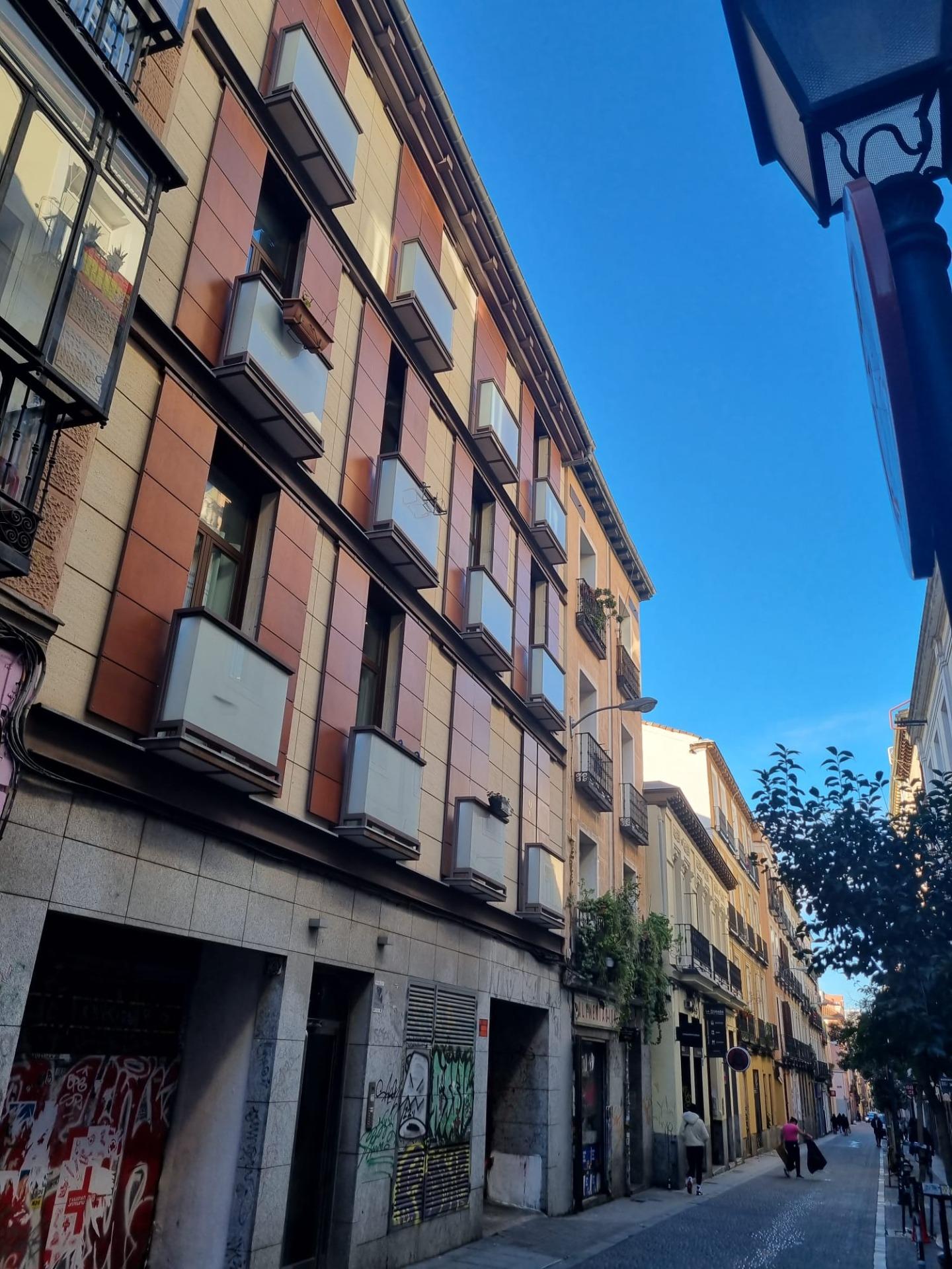 Plaza de garaje para coche grande